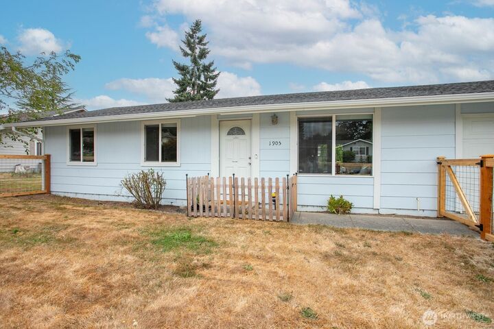 Property Photo: 1905 E Belair Drive WA 98273