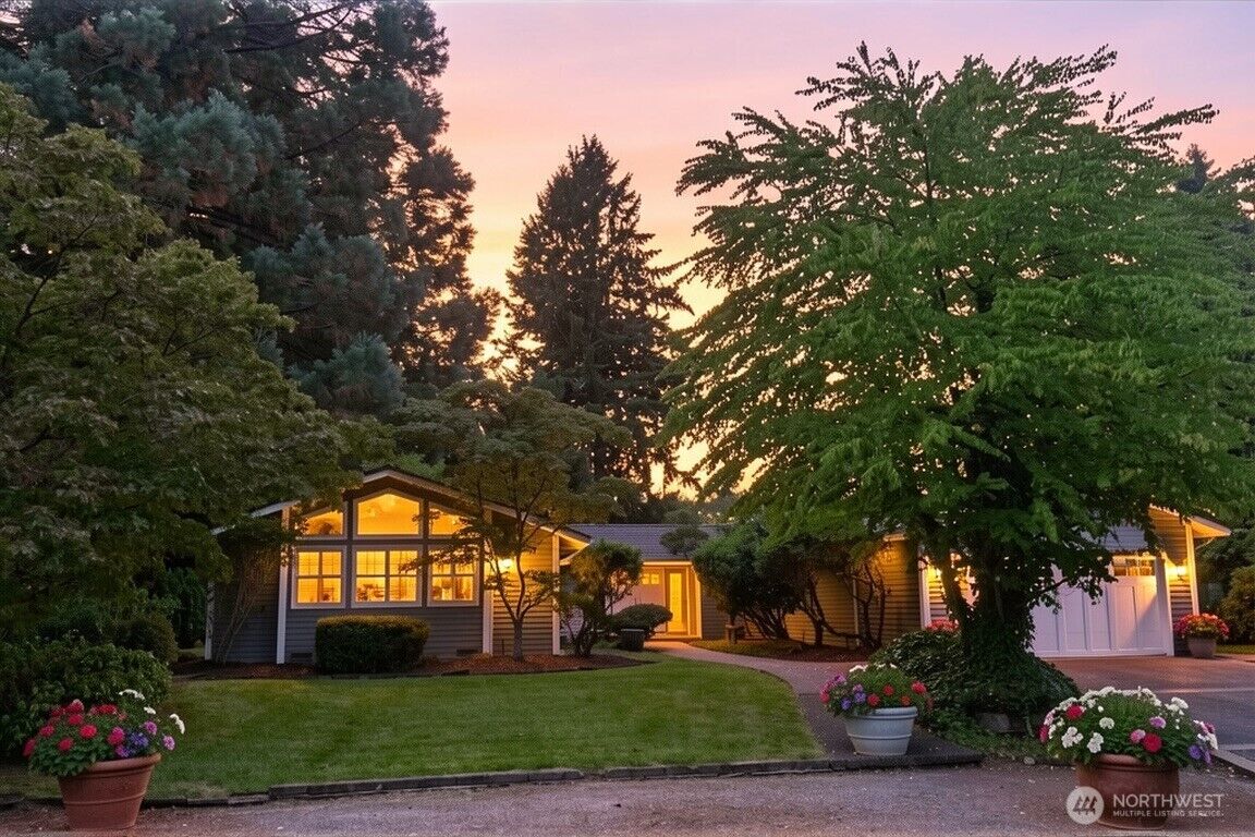 Property Photo:  1017  185th Avenue NE  WA 98008 