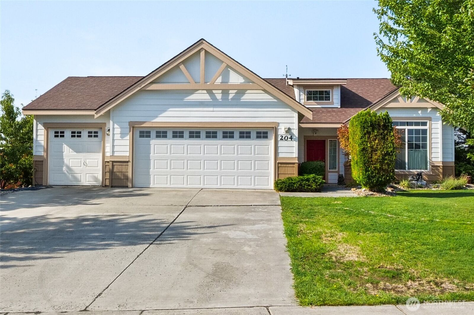 Property Photo:  204 N Wellington Street  WA 98837 