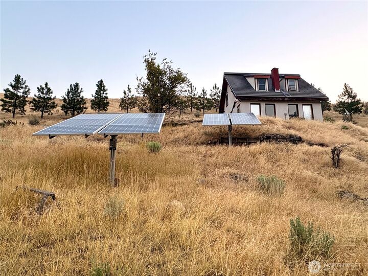 Property Photo: 505 NW Road 20 WA 98858