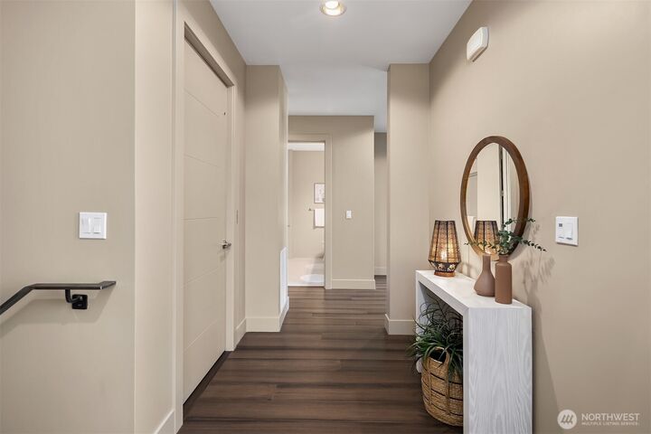 Property Photo:  4025  Burton Place W  WA 98199 