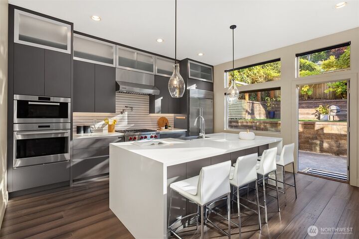 Property Photo:  4025  Burton Place W  WA 98199 