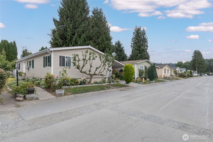 Property Photo:  607 SE 37th Street 94  WA 98002 