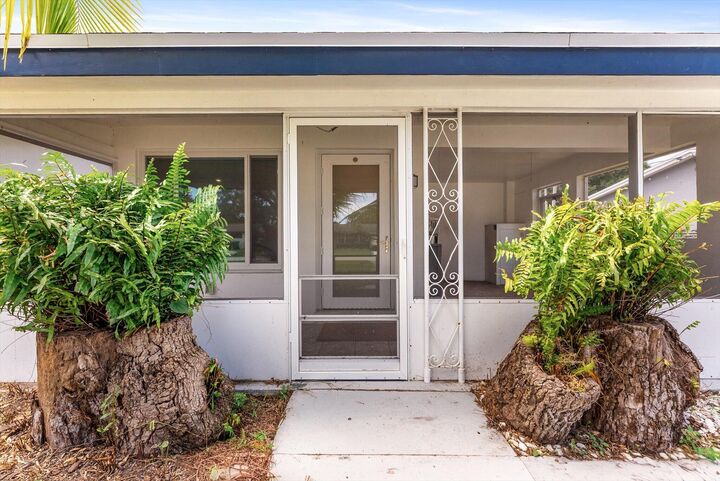 Property Photo:  4641 SW 25th Terrace  FL 33312 