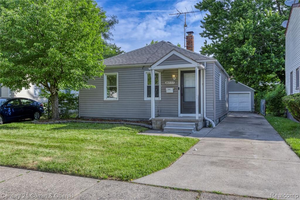 Property Photo:  18777 Kingsville Street  MI 48225 