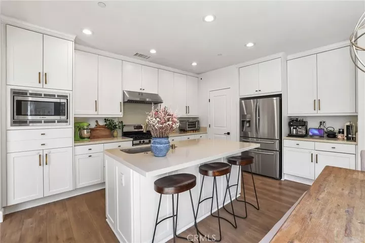 Property Photo: 67 Kestrel CA 92618