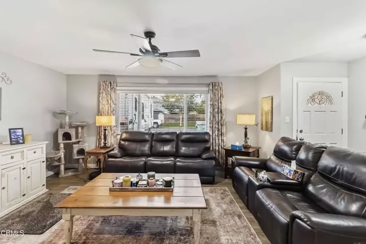 Property Photo:  62 E Calle La Sombra  CA 93010 