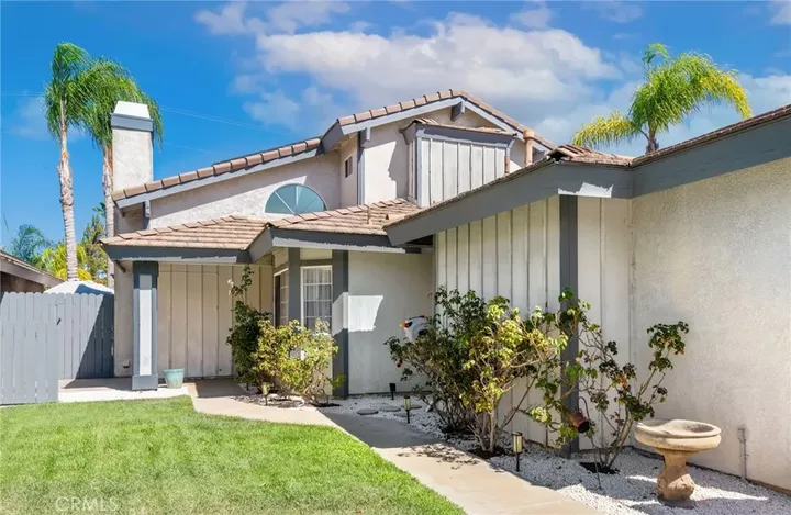 Property Photo: 41441 Avenida De La Reina CA 92592