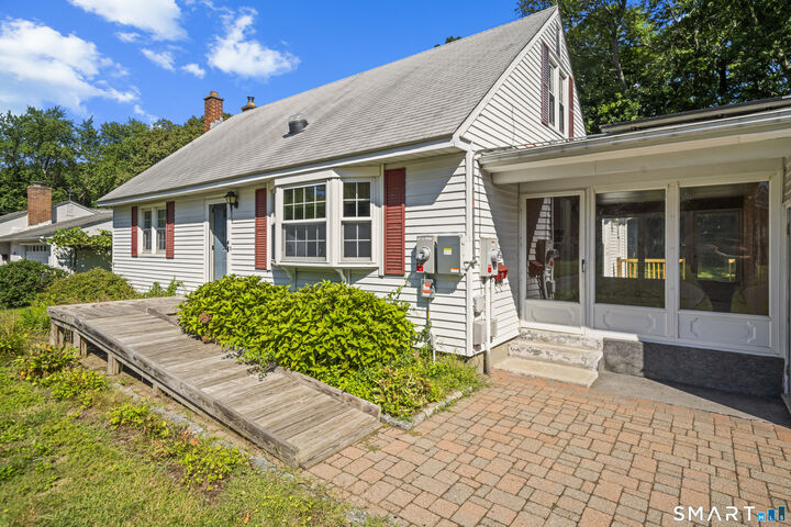 Property Photo:  17 Queen Street  CT 06082 