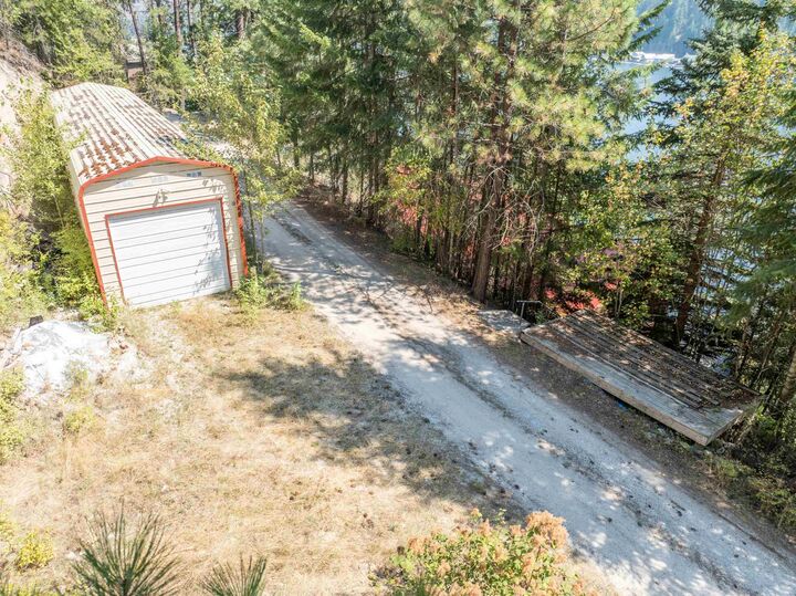 Property Photo:  4001 N Deer Lake Rd  WA 99148 