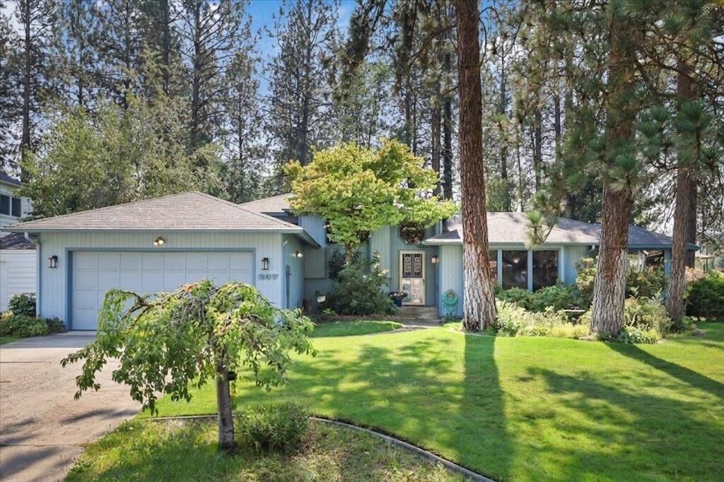 Property Photo: 207 W Woodway Ave WA 99218