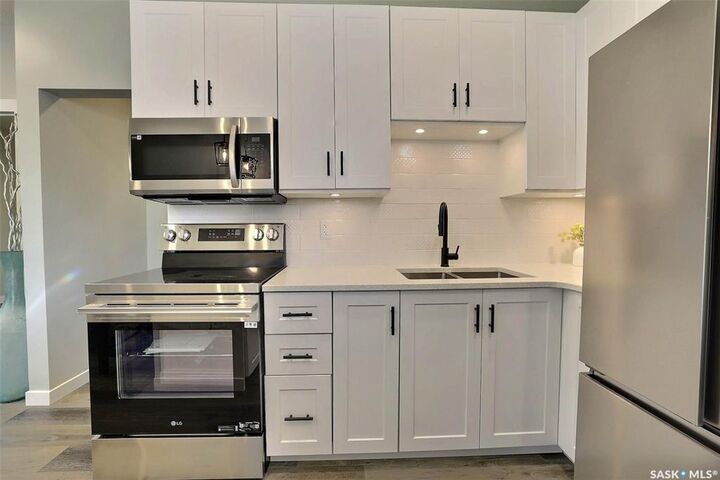 Property Photo:  2305 McDonald Street  SK S4N 2Z2 