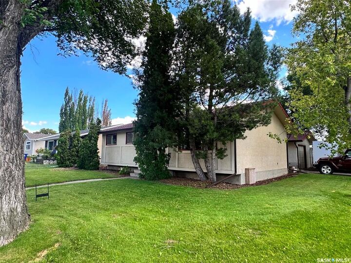 Property Photo:  2145 37th Street W  SK S7L 4E6 