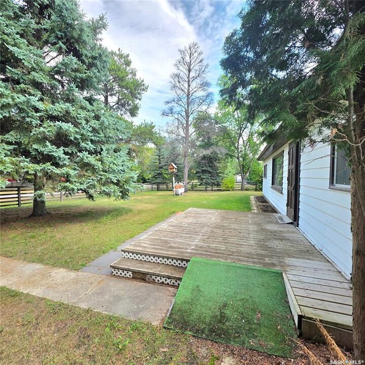 Property Photo:  274 Pine Street  SK S6V 5R8 