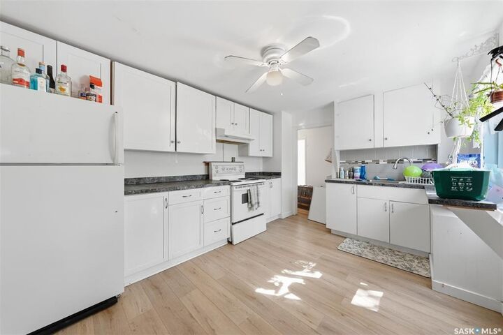 Property Photo: 201 H Avenue N SK S7L 3B6
