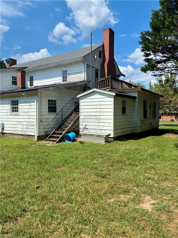 Property Photo: 1109 W Main Street NC 27055