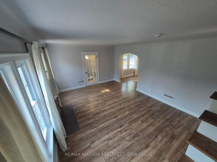 Property Photo:  5944 Dorchester Road  ON L2G 5S9 