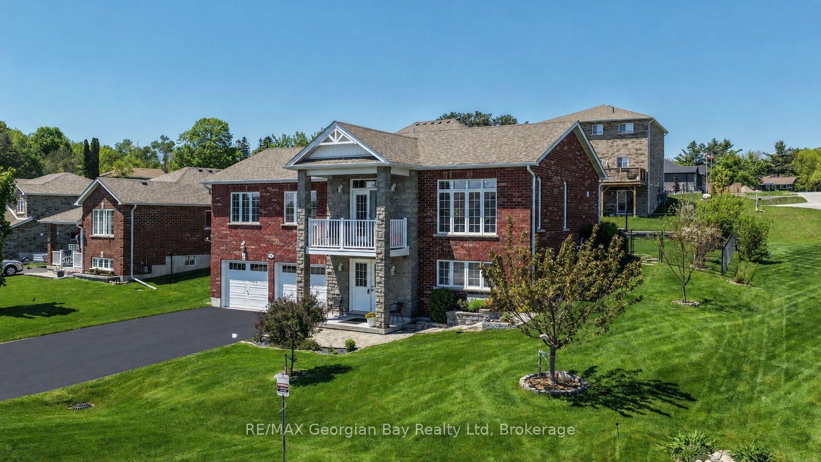 Property Photo: 936 Jordeli Lane ON L4R 0A6