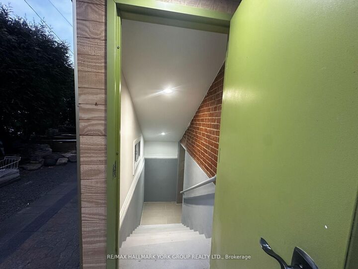 Property Photo:  420 Osborne Street Lower  ON L0K 1A0 