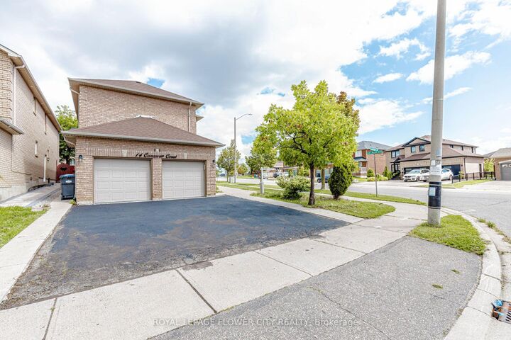 Property Photo: 14 Canarvan Court ON L6Y 4X5