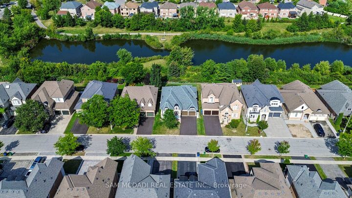 Property Photo:  15 Eaglesprings Crescent  ON L6P 2V8 