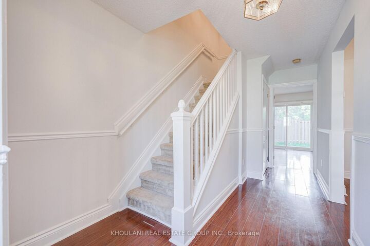 Property Photo:  1055 Shawnmarr Road 207  ON L5H 3V2 