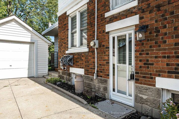 Property Photo:  152 St Andrew Street  ON N0K 1N0 