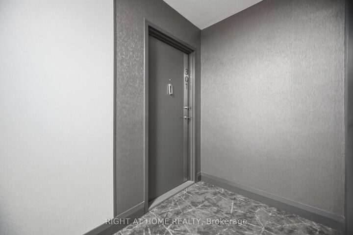Property Photo: 1580 Mississauga Valley Boulevard 301 ON L5A 3T8