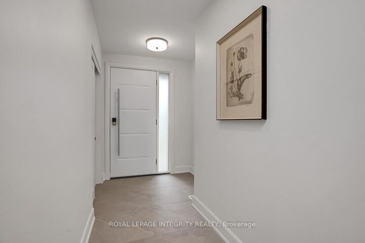 Property Photo: 8 Brian Crescent ON K2H 6X3