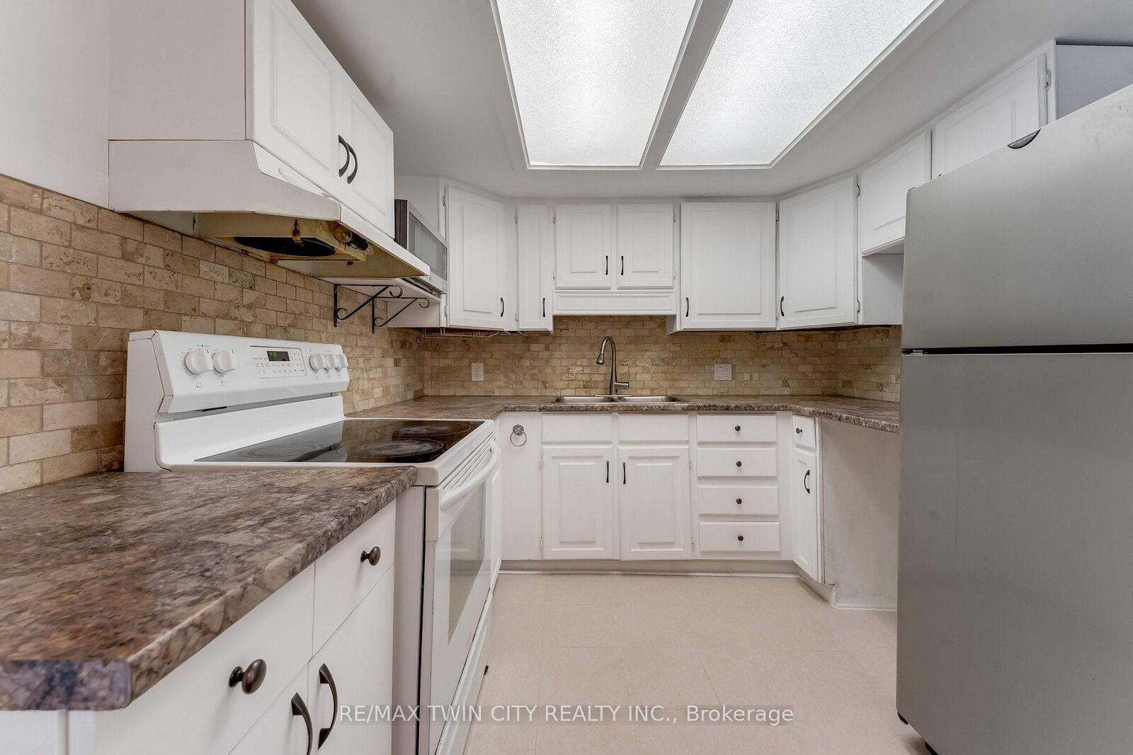 Property Photo:  1159 Union Street  ON N2H 6K3 