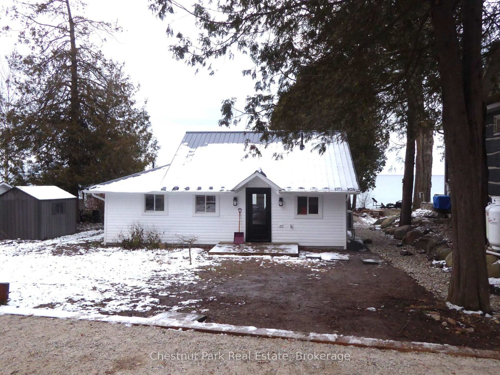 Property Photo:  121 Kiowana Beach Road  ON N4L 1W5 