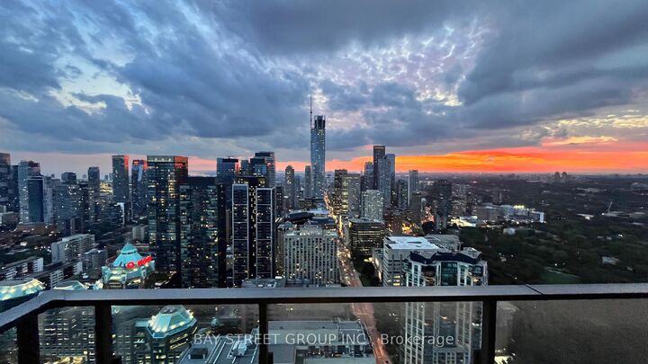 Property Photo:  395 Bloor Street E 4702  ON M4W 1H7 