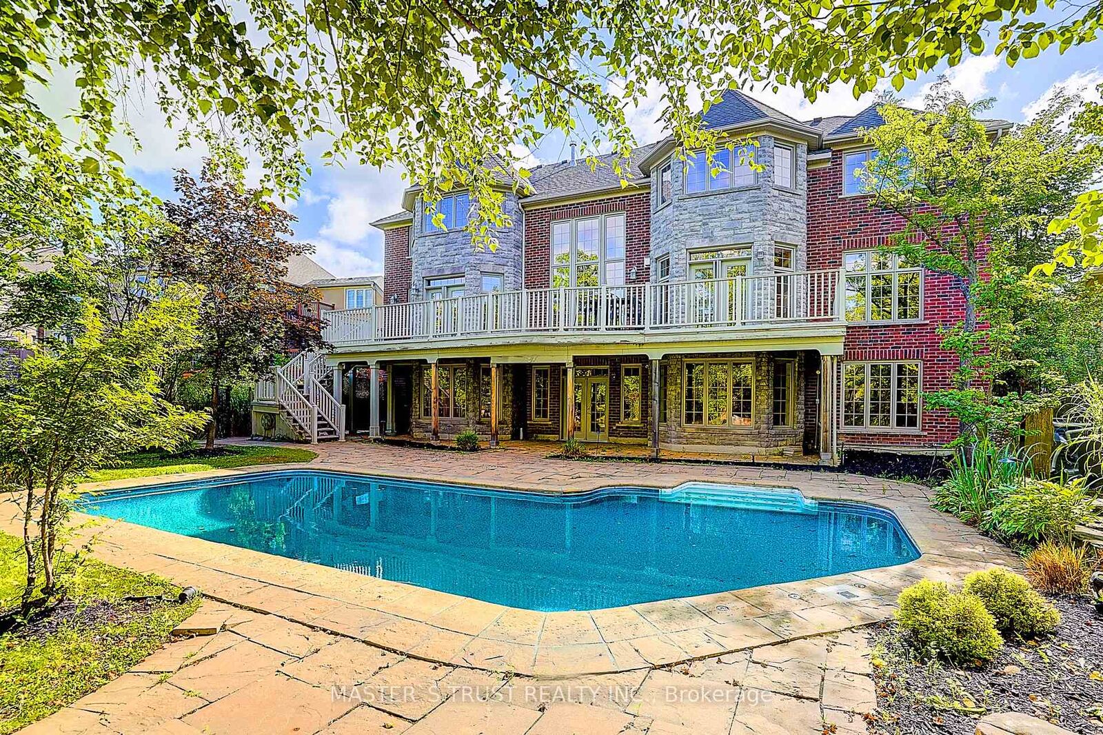Property Photo: 122 Angus Glen Boulevard ON L6C 3B8