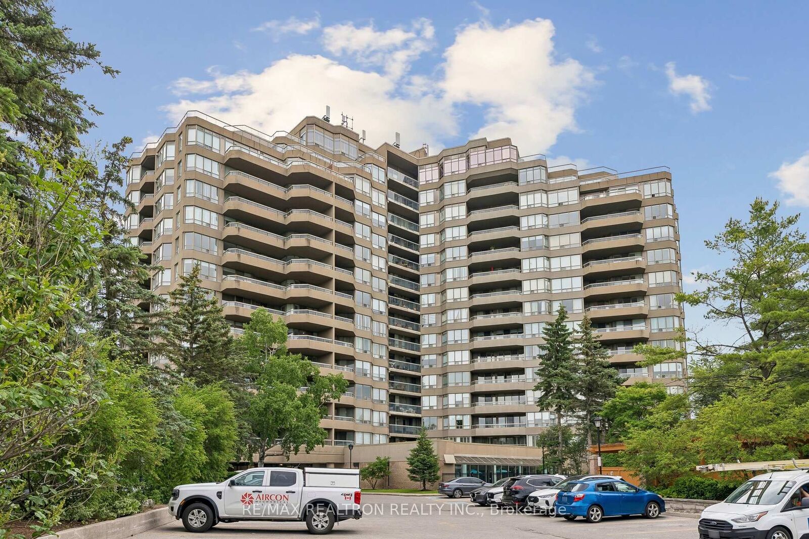 Property Photo: 610 Bullock Drive 1215 ON L3R 0G1