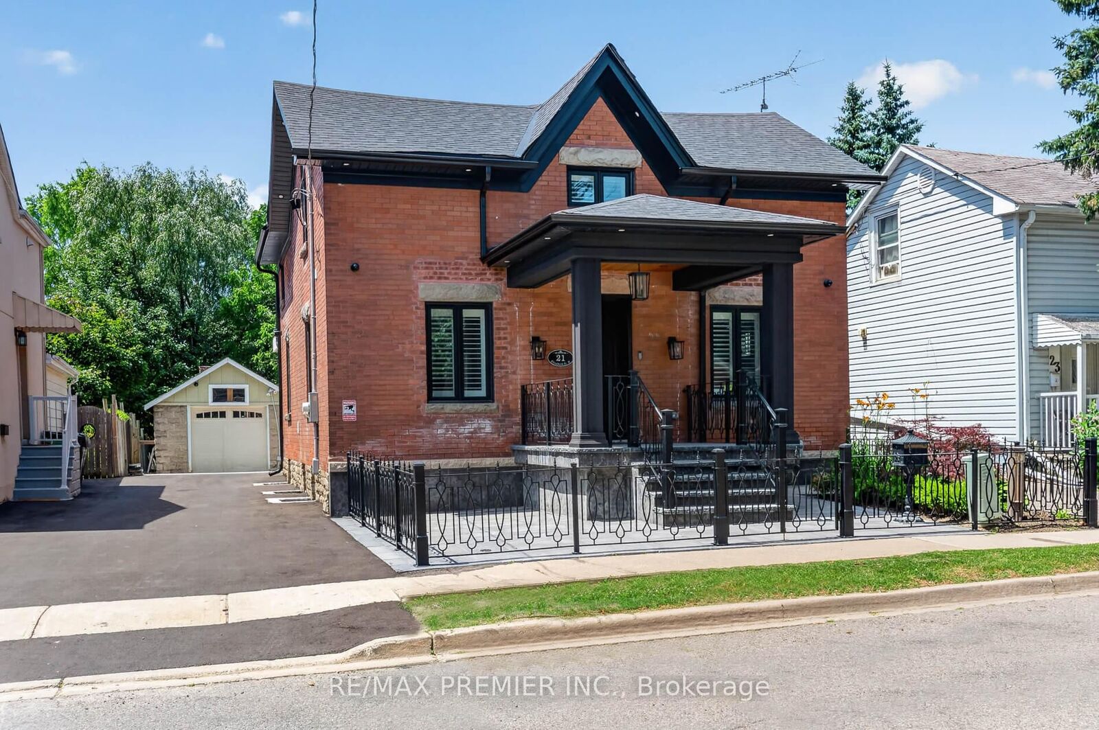 Property Photo: 21 Elizabeth Street N ON L6X 1S1
