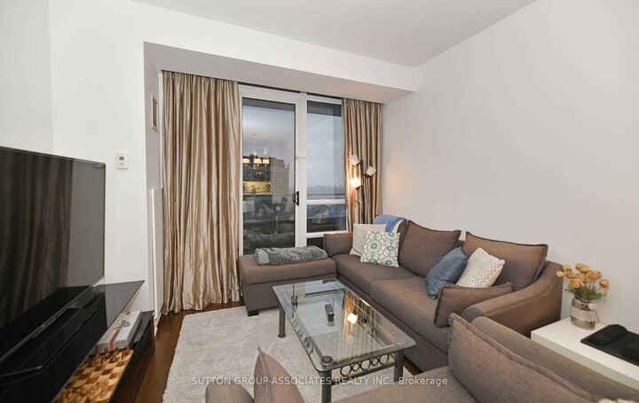 Property Photo:  500 St. Clair Avenue W 1807  ON M6C 1A8 
