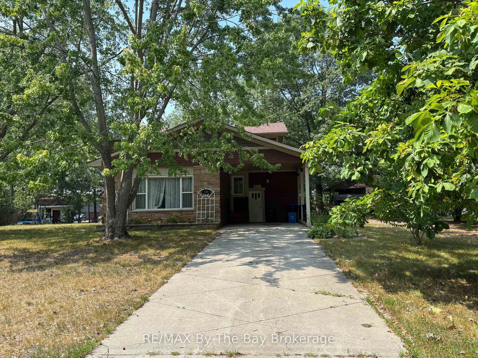 Property Photo: 178 Oxbow Park Drive ON L9Z 2V7