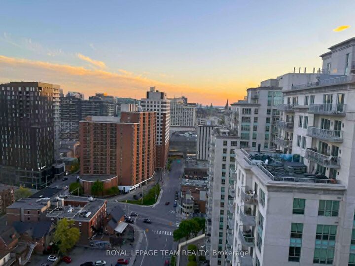 Property Photo:  195 Besserer Street 2401  ON K1N 0B6 