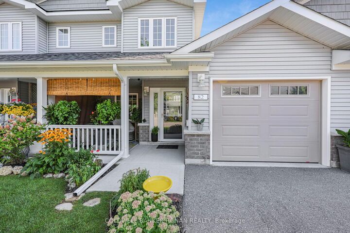 82 Ivy Crescent — photo 1