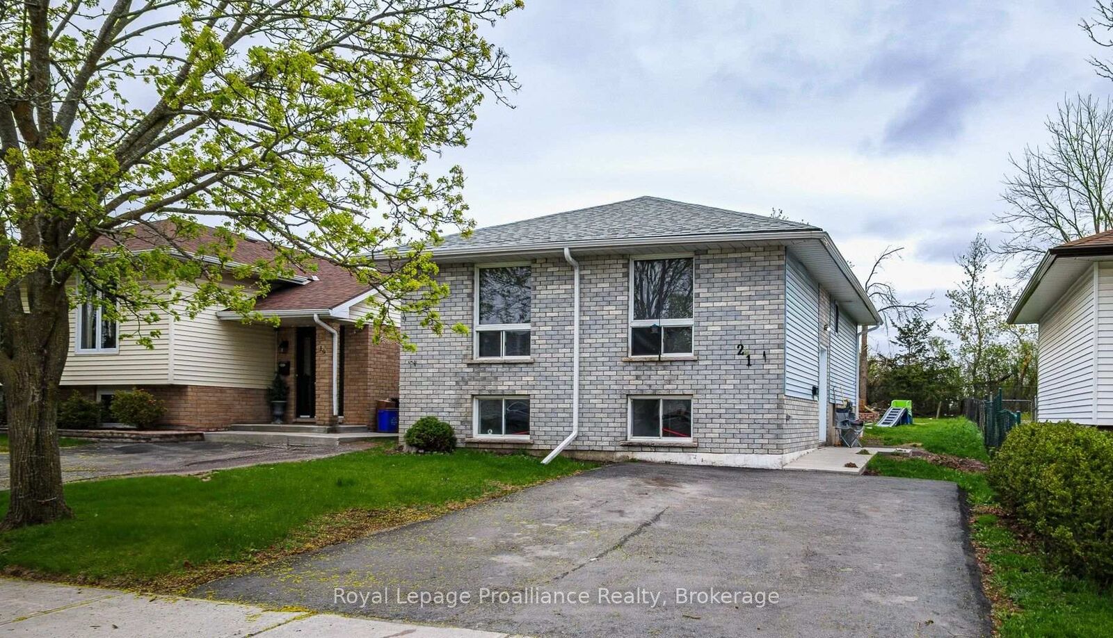 Property Photo:  21 Pepper Avenue  ON K8P 4R2 