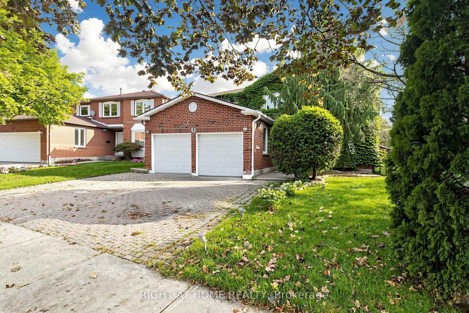 Property Photo: 43 Topham Crescent ON L4C 9H1