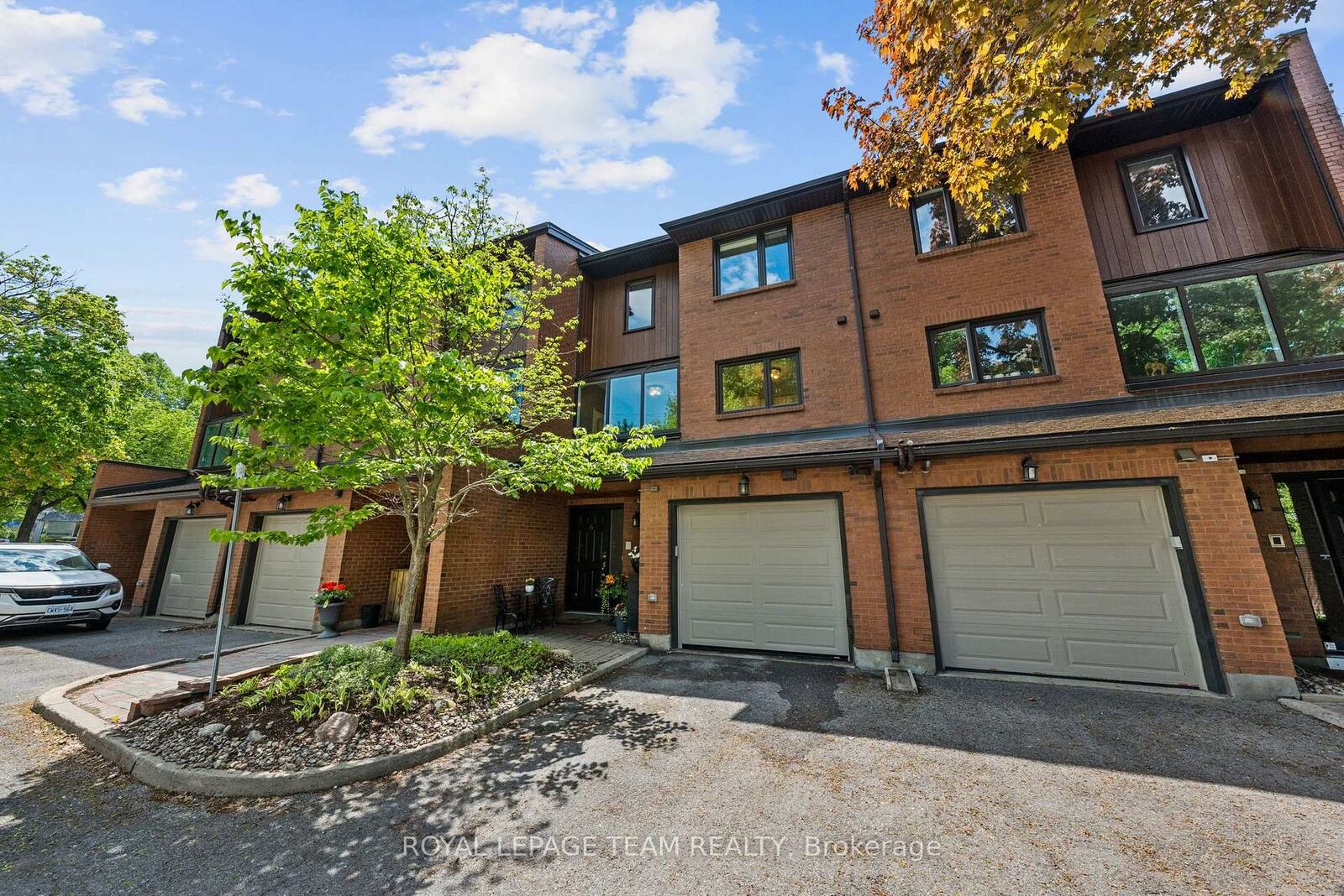 Property Photo:  625 Richmond Road 6  ON K2A 0G6 