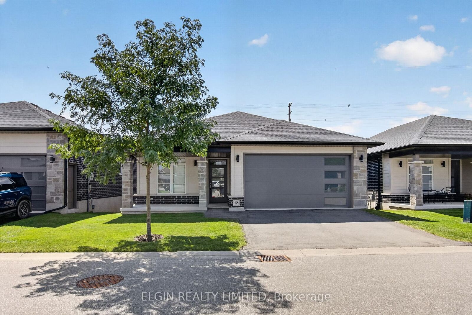 Property Photo: 10 McPherson Court N 18 ON N5P 0E6