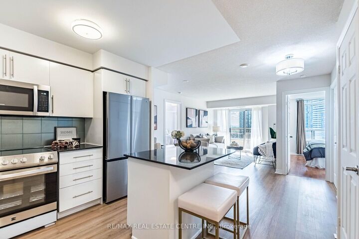 Property Photo:  310 Burnhamthorpe Road W 1701  ON L5B 4P9 