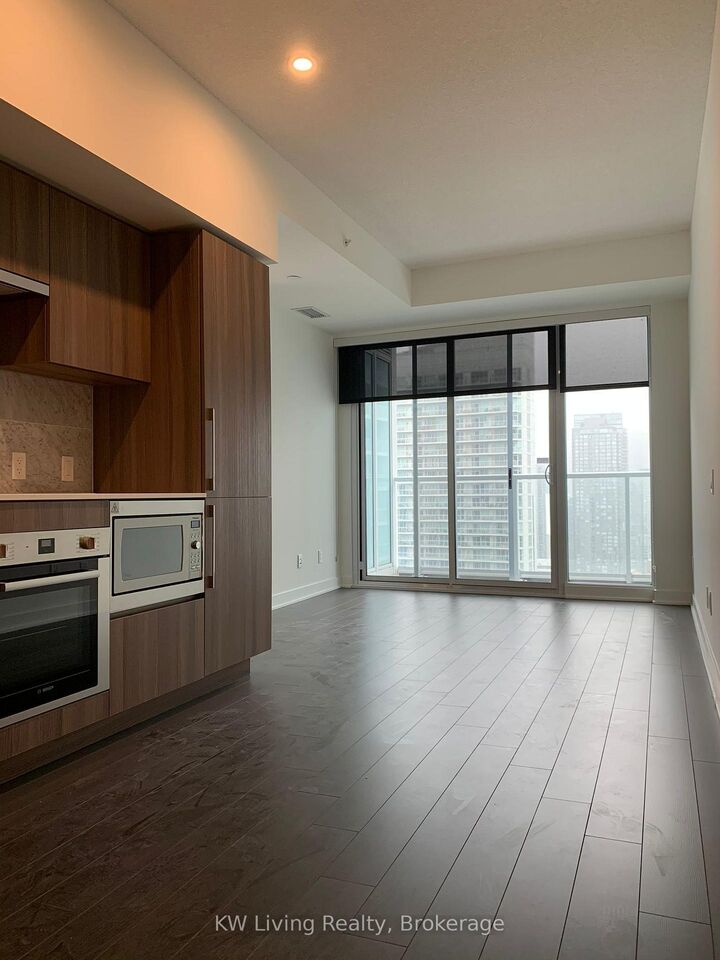 Property Photo:  19 Bathurst Street 3706  ON M5V 0N2 