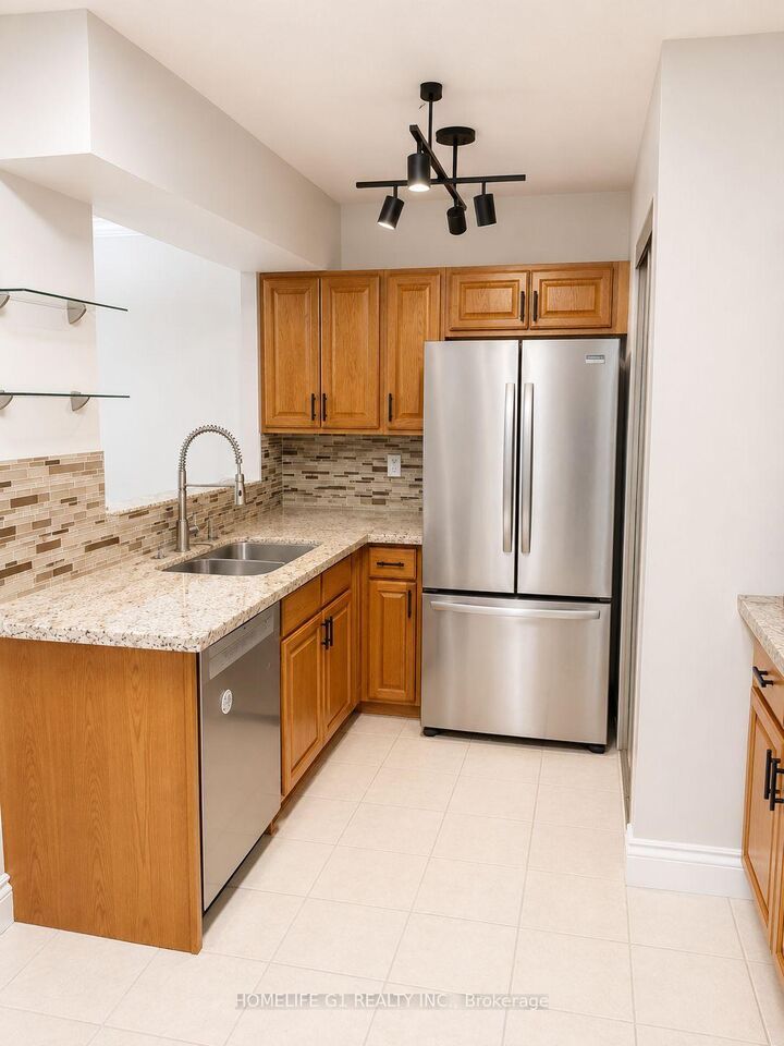 Property Photo:  633 Bay Street 301  ON M5G 2G4 