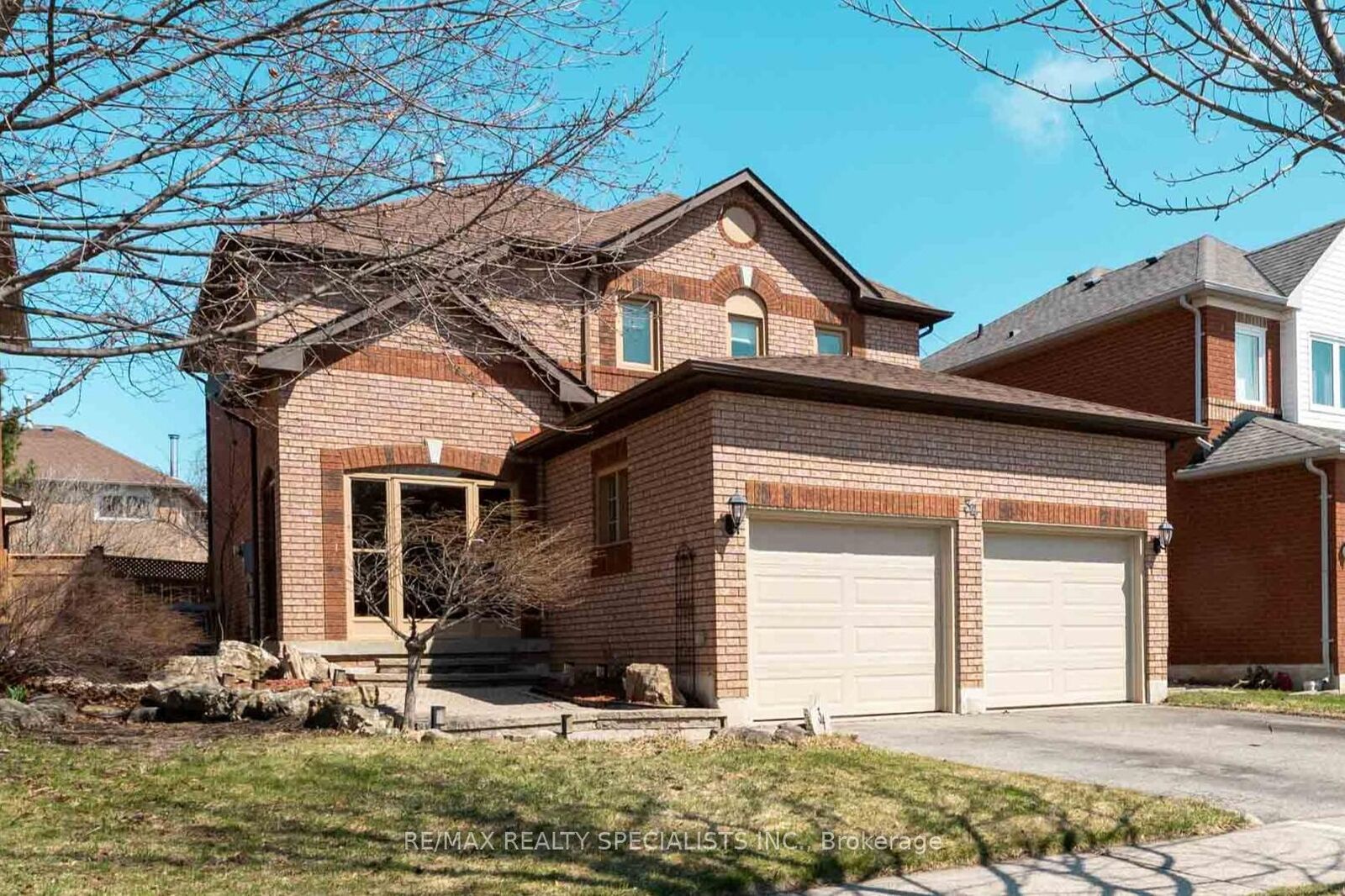 Property Photo: 34 Killaloe Crescent ON L7G 5N2