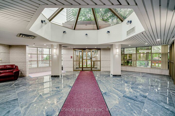 Property Photo: 25 Fairview Road W Uph4 ON L5B 3Y8