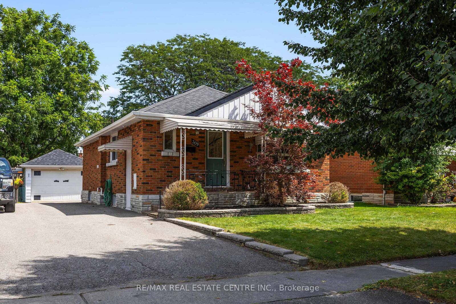 Property Photo: 309 Lasalle Avenue ON L1H 5Y7