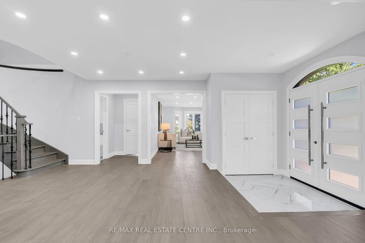 Property Photo: 5078 Frybrook Court ON L5M 5A8
